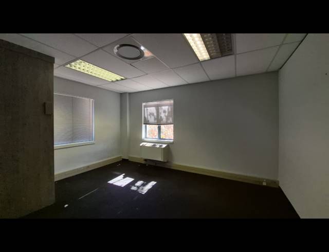 382M² OFFICE TO LET IN HYDE PARK